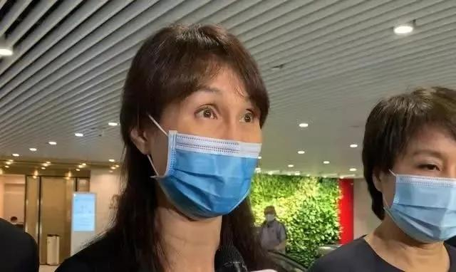 赌王病逝后首个股东会，四太笑容甜二房主大局，原配三房无人露面