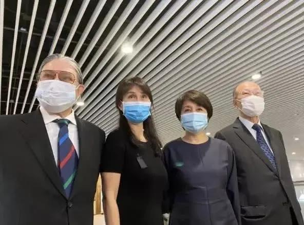 赌王病逝后首个股东会，四太笑容甜二房主大局，原配三房无人露面