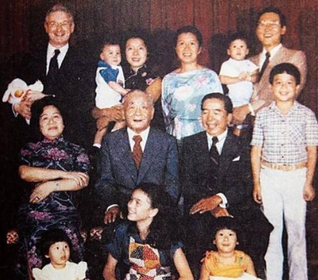 “世界船王”包玉刚:4个女儿都嫁不同外国人,家里就像是联合国|_新浪新闻