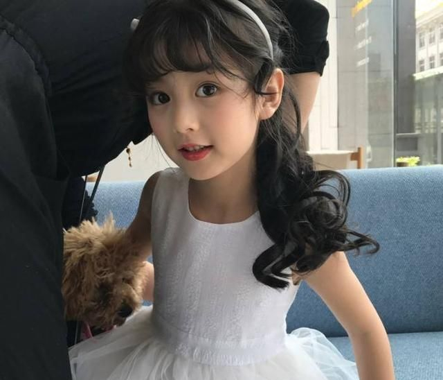 侏儒症女孩嫁高个帅哥,不顾劝阻坚持生娃,孩子现状让人感慨|遗传|侏儒症|身高_新浪新闻