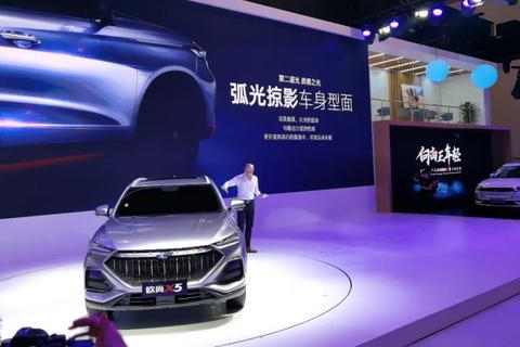 2020重庆车展｜长安欧尚X5全球首秀，演绎塑光设计美学
