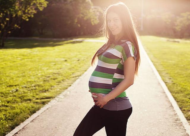 孕妈暴走1万步，突然腹痛送往医院，医生：孕期走路并非越多越好