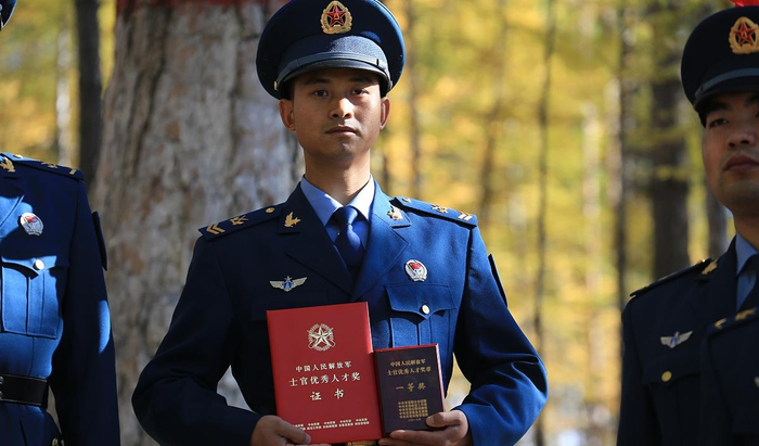 本科生大一去当兵考士官学校和毕业直招士官有什么区别?|_新浪军事_新浪新闻