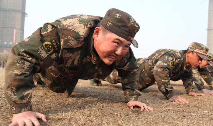 本科生大一去当兵考士官学校和毕业直招士官有什么区别?|_新浪军事_新浪新闻