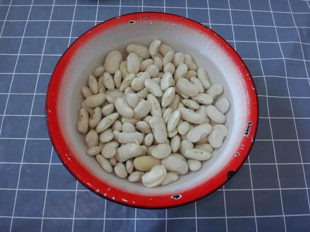 白芸豆最简单的做法，只要两种调味料，酥脆中带着辣香味，特好吃