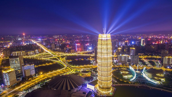 中国中部地区重要的中心城市和综合交通枢纽——郑州