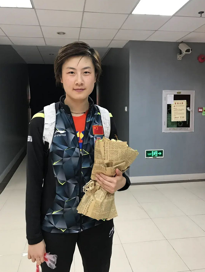 乒坛名将深情告白丁宁,国乒队长感谢说爱你 名记揭丁宁竞争优势