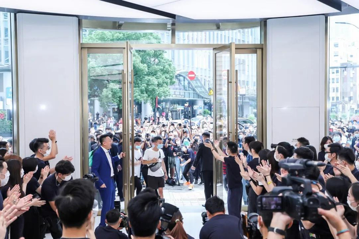 侬好送给世界,华为鞠躬尽瘁__财经头条