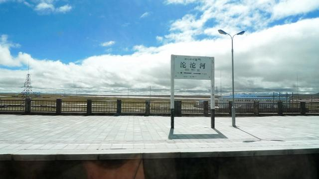 世界最高青藏铁路,曾被美国认为绝不可能修成,沿途景色超美|措那湖