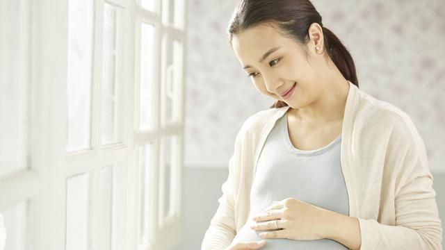 "鸟脸"妈妈不顾遗传生娃,如今孩子外貌引争议:这是自私不是爱