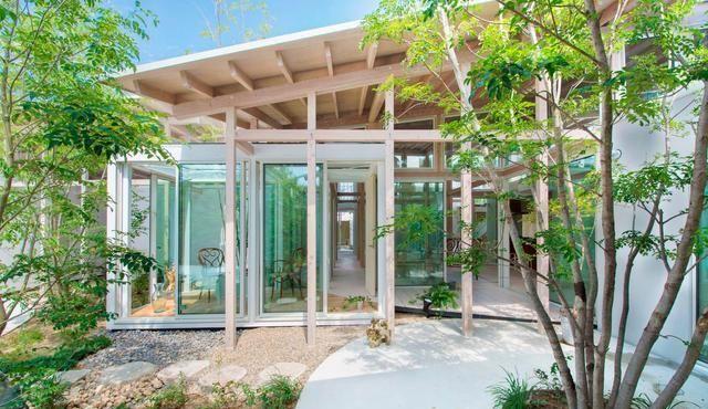 日本“悬浮屋顶”住宅，树篱间游离的自由空间