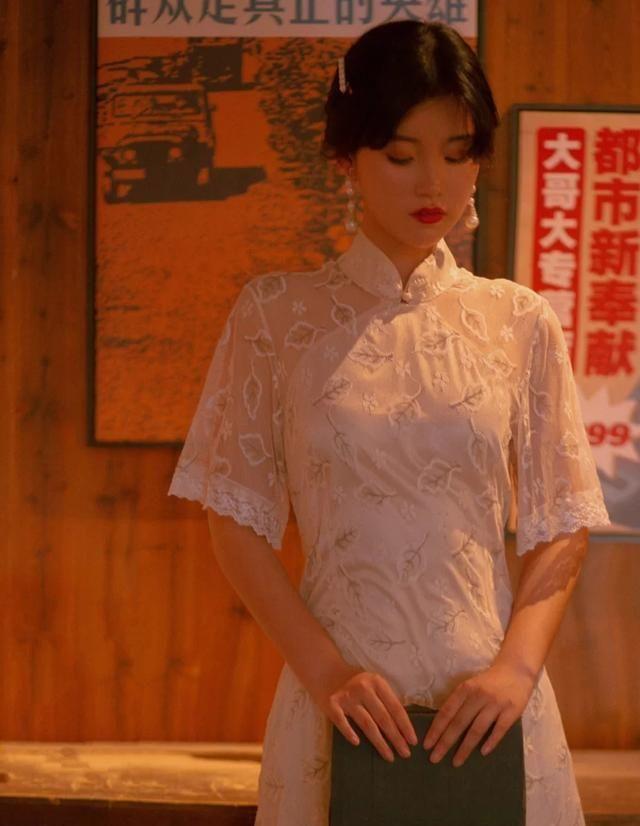 潮流元素烂大街了，中式旗袍才经典，让你精致又靓丽