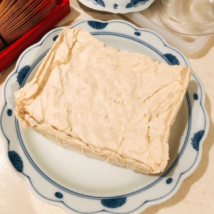 张含韵每餐都离不开的是豆腐，超简单的高野豆腐瘦身法！