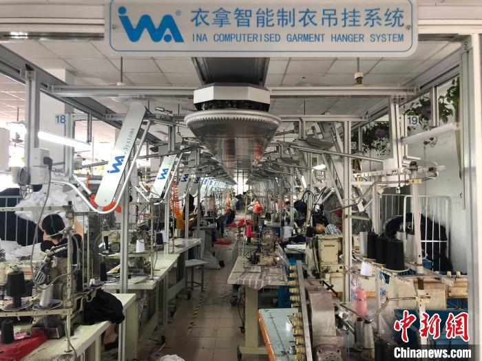 汉森针织智能制衣吊挂系统。　林波 摄