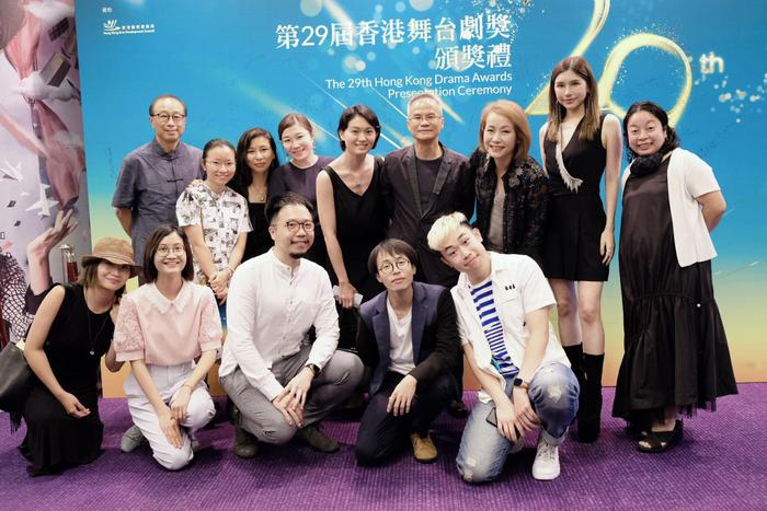 《死人的手机》获香港舞台剧奖四项提名，叶童唐贝诗舞台秀见成果