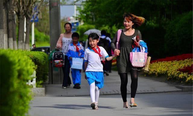 孩子找你要钱时，这“3句话”父母最好烂在肚子里，能不说就不说