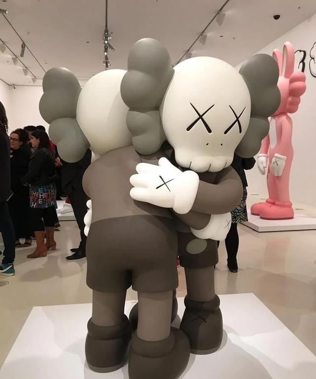 RR · ART｜天生色弱的他，为何被誉为“下一个 Kaws”？