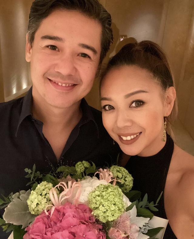 43岁钟丽淇结婚十年与丈夫患难见真情，9岁女儿会走路夫妻感欣慰