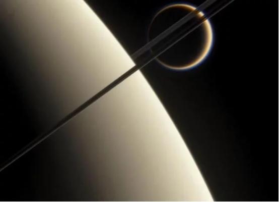 太阳系最宜居的星球有异变，土卫六加速逃离土星，速度提高100倍