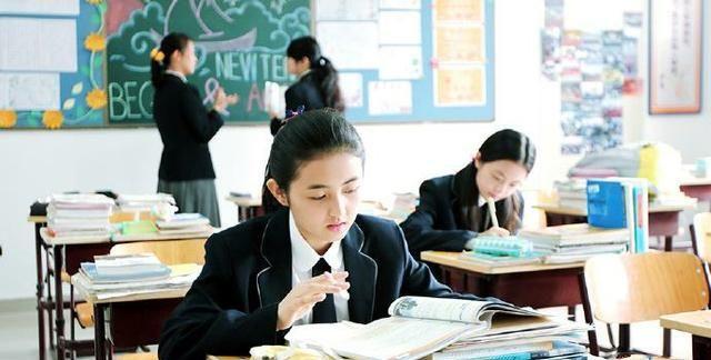 张子枫高考结束：考场上安安静静，曾最先交卷，同班考生受影响？