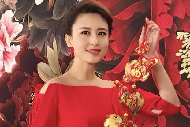 她是央视顶级美女主持，嫁给大20岁亿万富豪