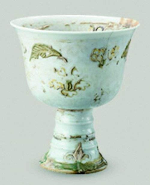 内蒙元代窖藏出土了一个高足杯，这件文物，竟比元青花还要珍贵