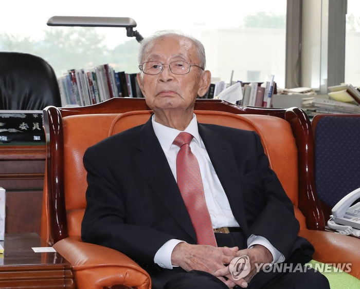 前朝韩停战谈判代表白善烨去世，享年100岁