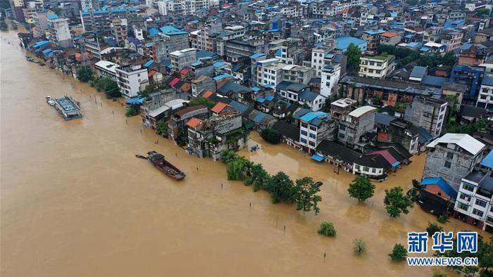 强降雨引发广西融江水位暴涨