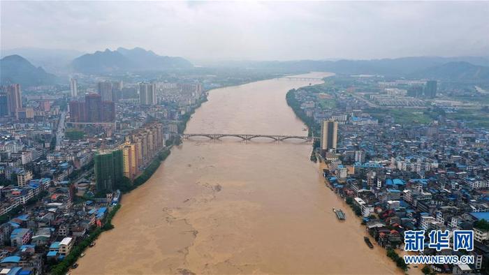 强降雨引发广西融江水位暴涨