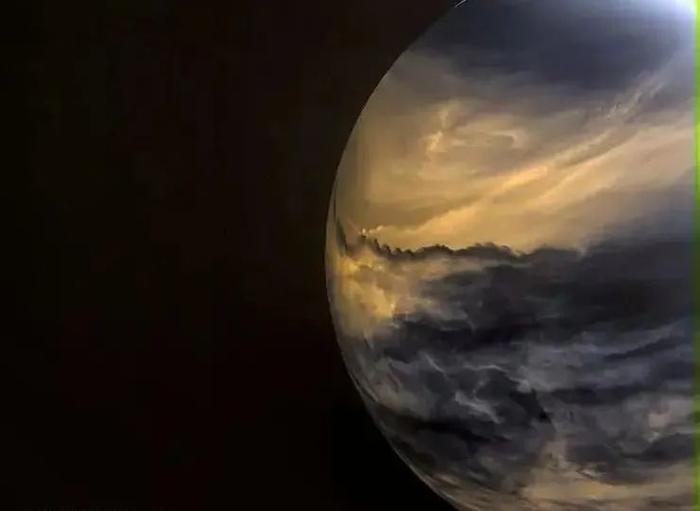为什么金星自转要243天，大气层却只要4天，就能绕金星转一圈？