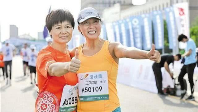 奥运冠军王军霞,入美国国籍经历三段婚姻,如今47岁回国发展顺利