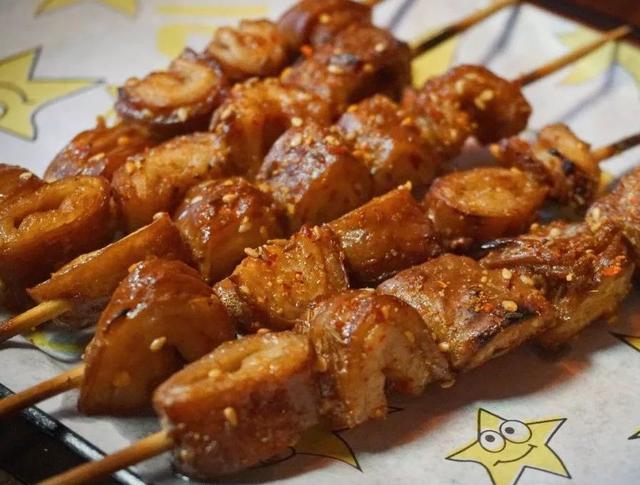 在中国风靡的美食，老外却表示无法接受，专家也建议少吃为好