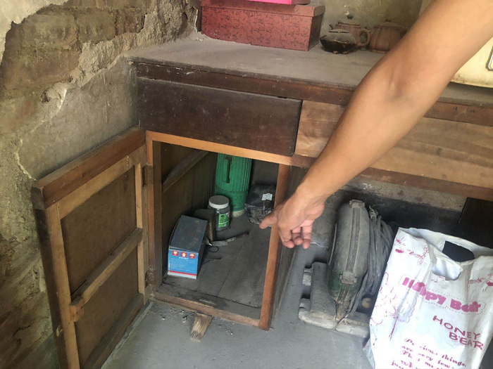 　　郎前庭供述的靳金保存放农药的位置经几次修改最终从大立柜变成了厨房的柜子。澎湃新闻记者 陈雷柱 图