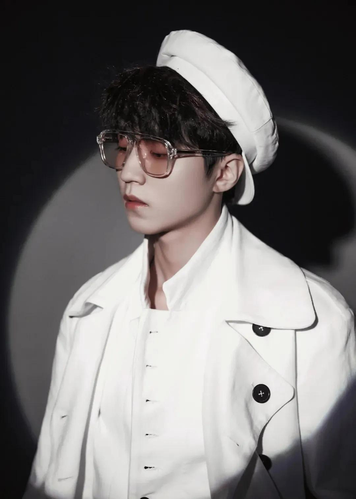 王俊凯:任意一张图片都可以做壁纸,你被哪一张帅到了