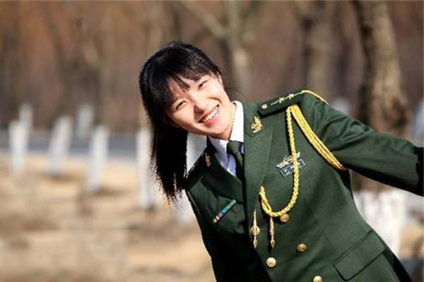 少尉副连长与中尉排长谁大，职务与军衔到底哪个更重要？|哨兵|军衔|少尉