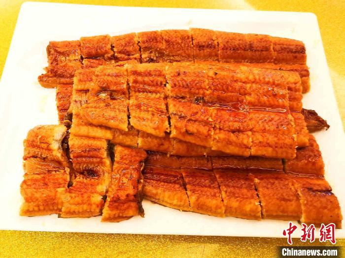 台山烤鳗 李晓春 摄