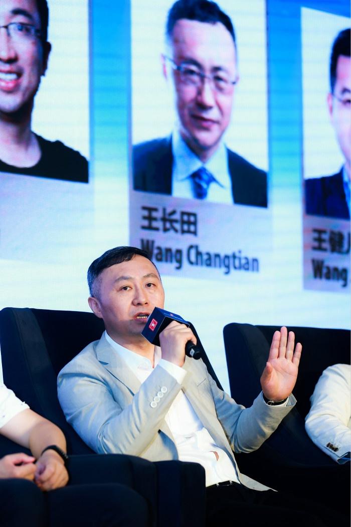 【上海电影节】上影节开幕论坛：疫情下的电影行业，如何应对流媒体的冲击？