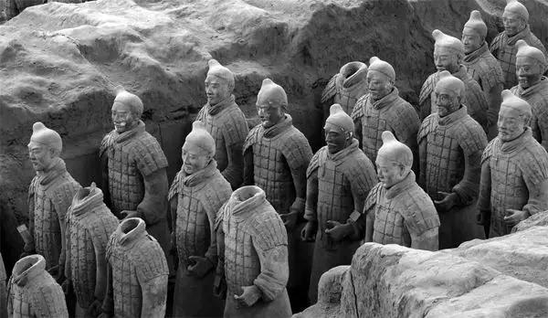 透过秦皇陵，揭秘“铍”这种神秘兵器的真实面目|秦始皇_新浪新闻