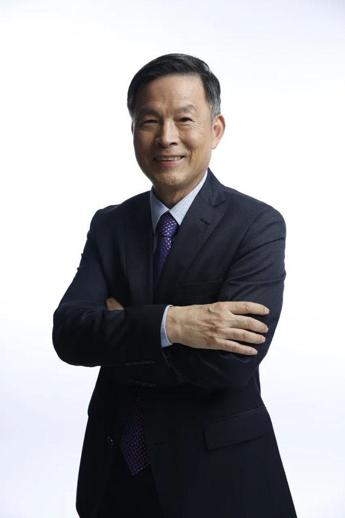 被告是个体经营户现老板和前老板 前老板需要身份证吗