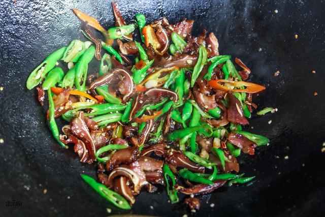 本地特色的食材，家乡的味道，给钱也不换，城里根本买不到