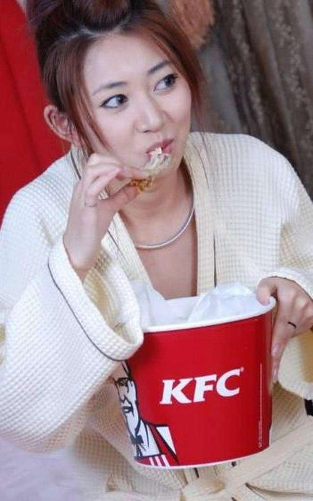 闫凤娇：自导自演“厕所门”？为了出名，你考虑过马桶的感受吗？