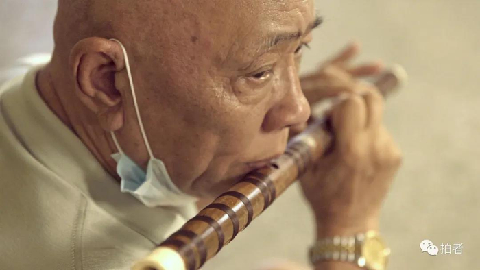  △&nbsp;7月4日，佐敦地下通道，巫峏在吹奏《女人花》。