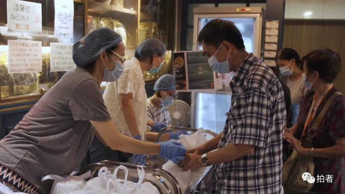  △&nbsp;7月6日，银杏馆餐厅，郑宝航每天可以从餐厅领取两顿免费的餐食。