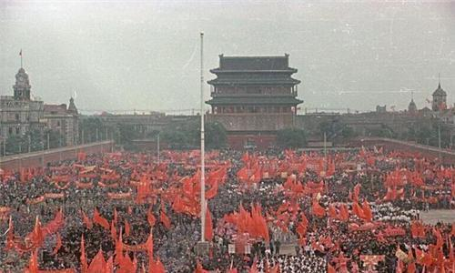 老照片：天安门广场改造前模样，布局错落有致，如今再也见不到了