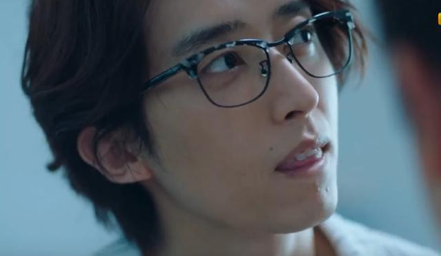他既是《重启之极海听雷》的刘丧,也是《穿越火线》中楚歌的学长