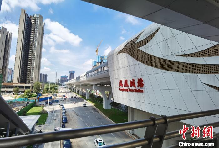 图为深圳地铁6号线凤凰城站。　中铁二院 供图