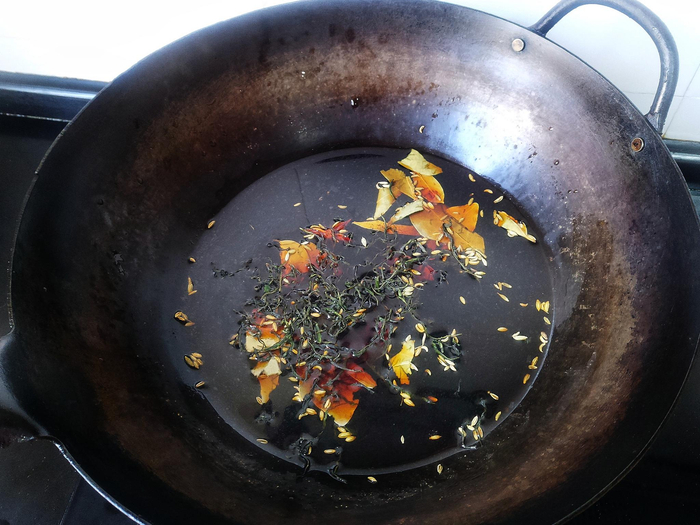 做五香茶叶蛋,用对“五香”很重要,方法教给你,不咸不涩刚刚好|五香|茶叶蛋|刚刚好|小茴香|香叶_新浪新闻