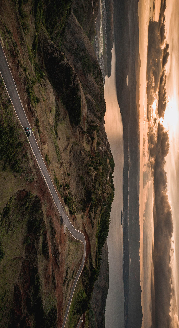 （图为江川区磨豆山，抚仙湖南岸的独特风光）