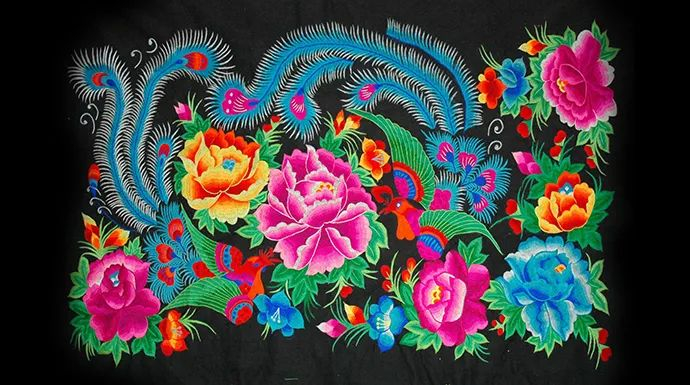 彝族刺绣 图源：永仁县人民政府网站