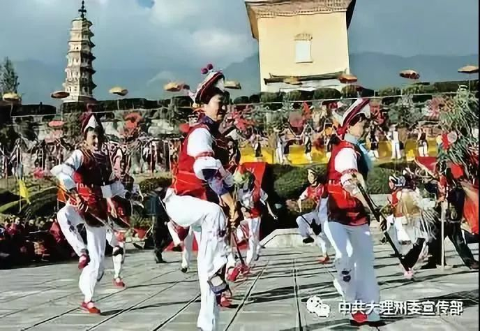 白族霸王鞭 图源：“大理发布”微信公众号
